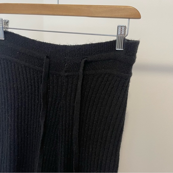 Knit trousers - Picture 2 of 3